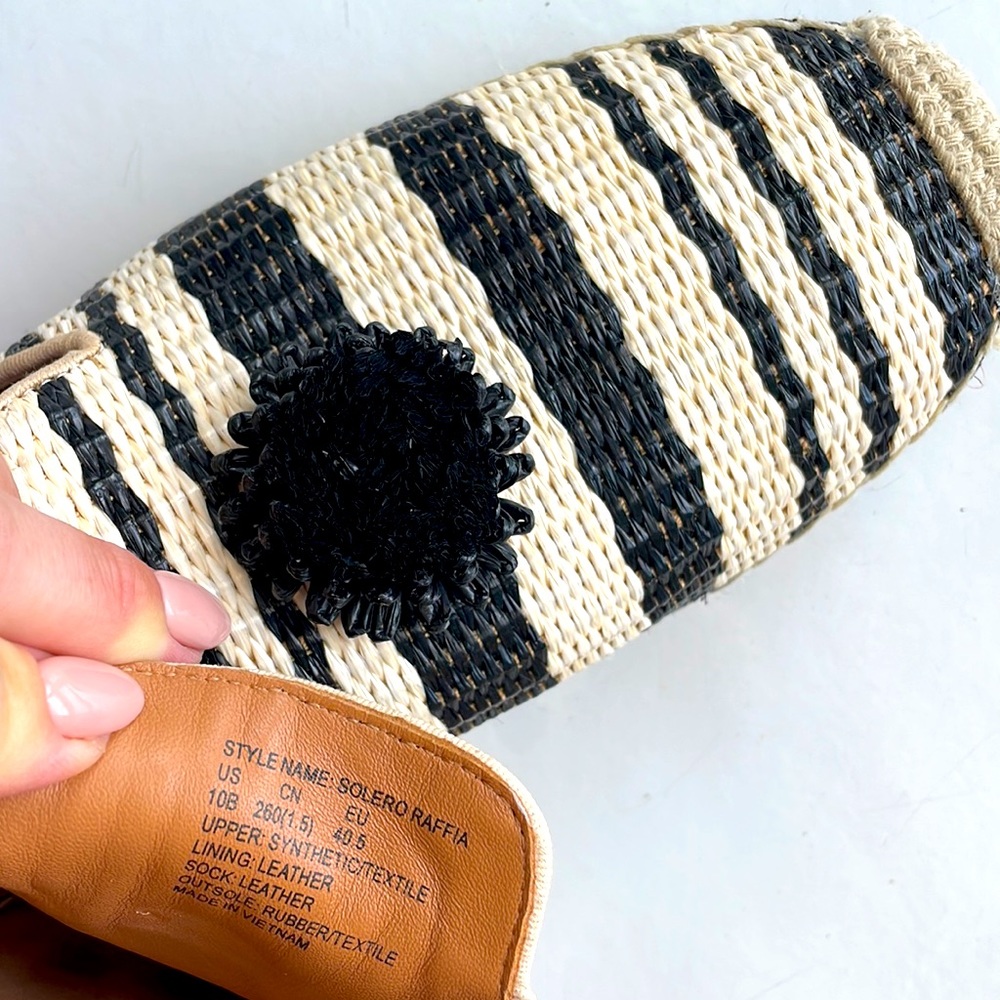 Kate Spade mules with Pom, size 10 - Picture 5 of 7